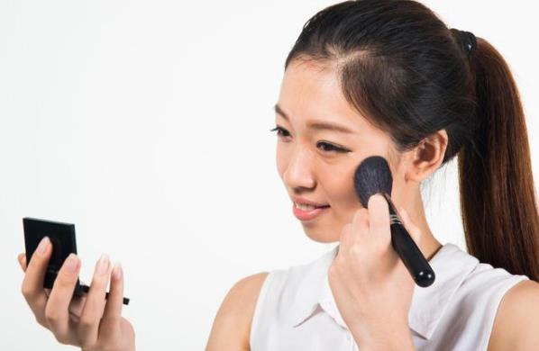 为什么手机是睡眠杀手?习惯性睡前玩手机、长期熬夜玩手机的危害