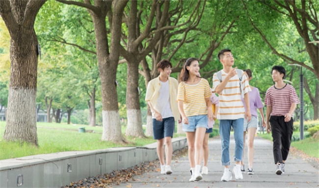 人民日报评相关企业拒聘川大学生 说明了哪些问题