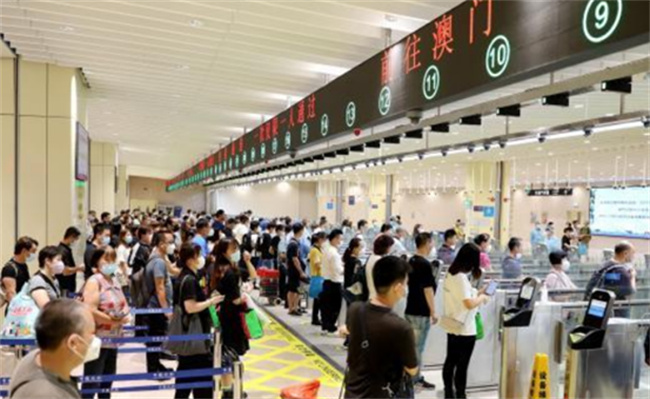 出入境客流量持续增长 口岸免税店销售加速复苏带来了怎样的信心?