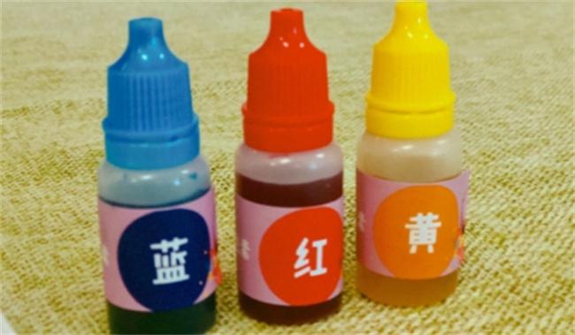 食用色素弄到皮肤上怎么办 食用色素会染上皮肤吗