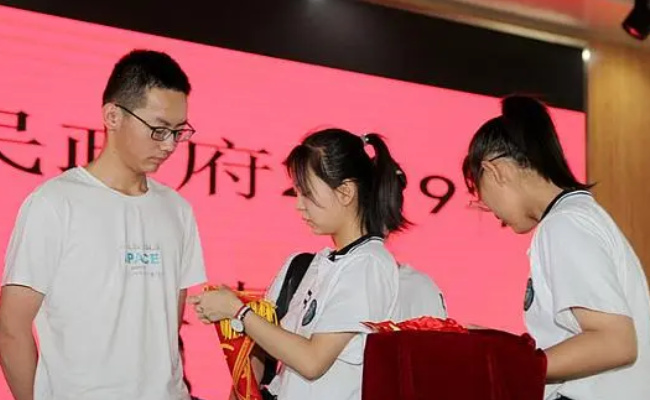 媒体称给高分复读生奖励该取消了 高考落榜复读的利与弊