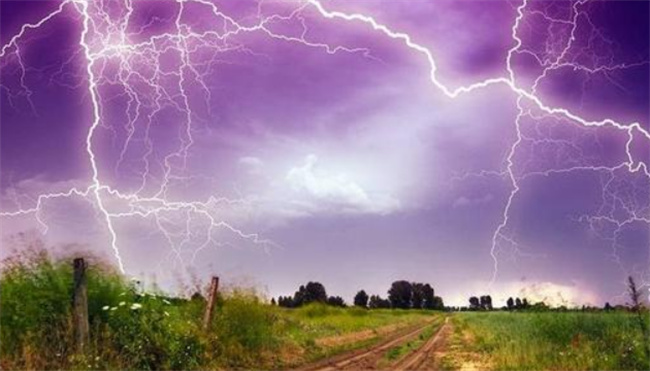 打雷为什么不能玩手机 打雷的时候为什么不能看电视