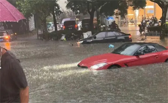 上海暴雨 高架桥成“高架河” 是什么原因造成的呢
